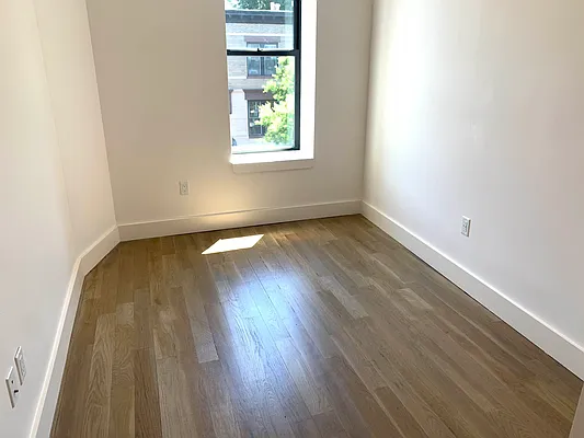 Rented by Tapiro Realty | media 30