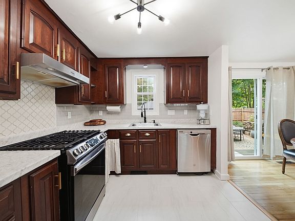 2nd image of 5 Glen St