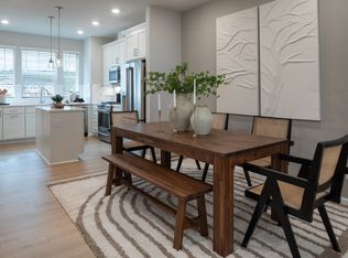 19264 NE 69th Cir #102, Redmond, WA