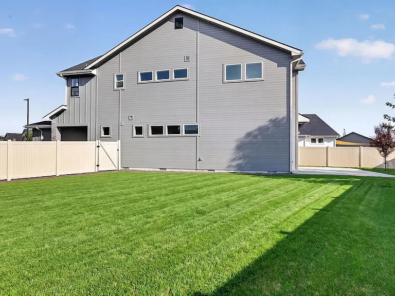 Large side yard