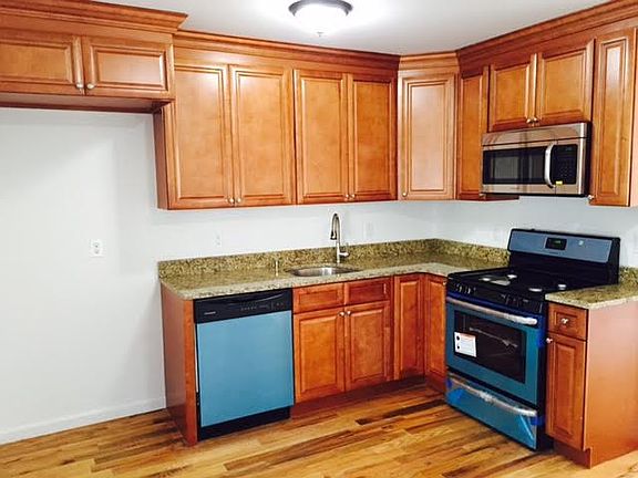 3rd image of 14 Northfield Ct
