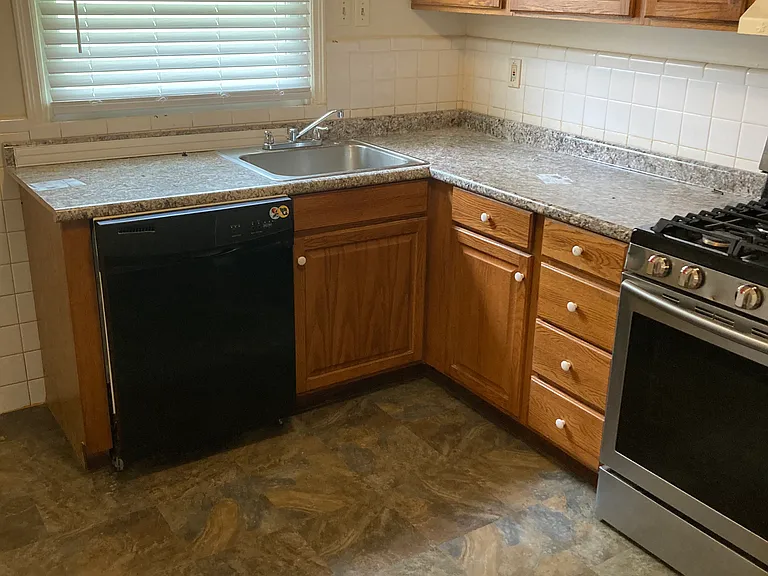 627 Marshfield Dr — Photo 6