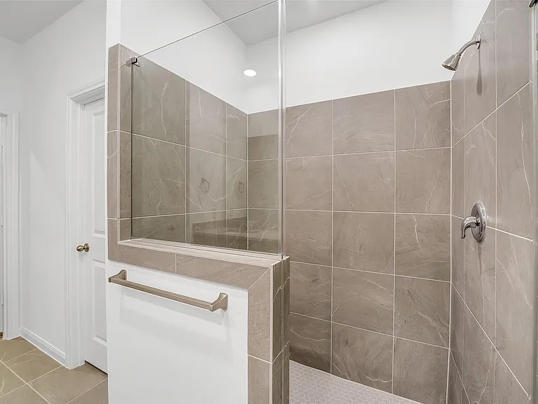 13614 Pine Dr — Photo 16