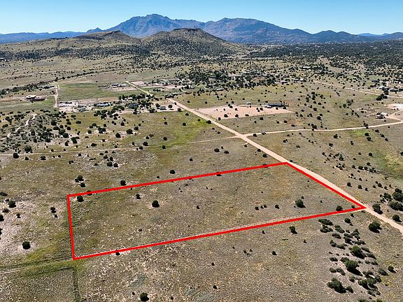 2nd image of 395 S Bandit Ridge Rd