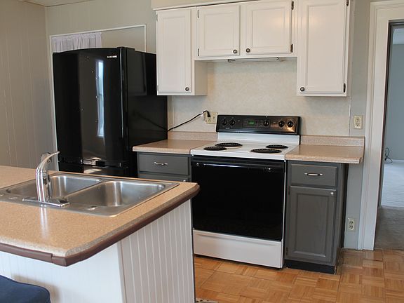 4th image of 703 N 4th St