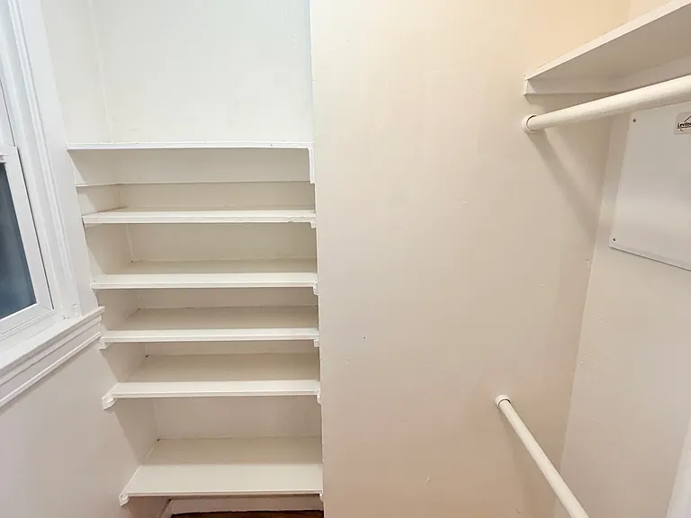950 Bay St #6 — Photo 5