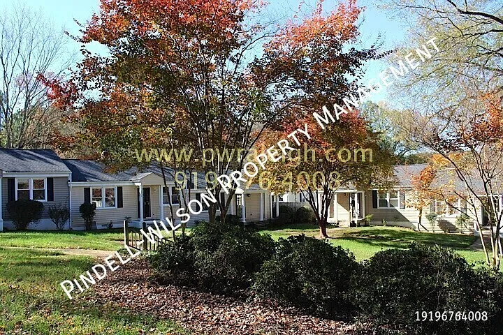 2210 Bernard St — Photo 2