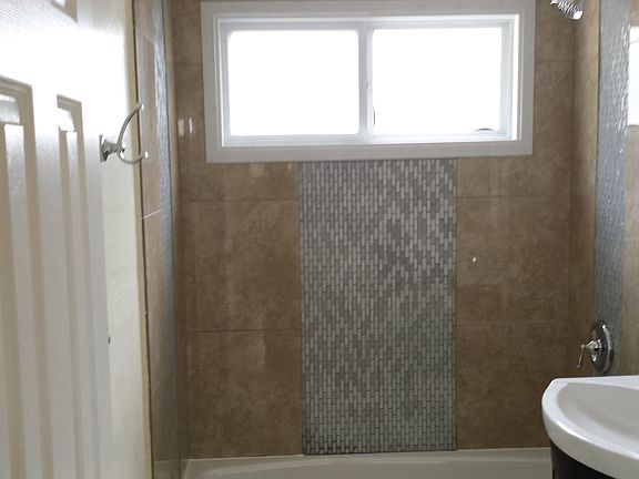 4th image of 4022 Ingraham St