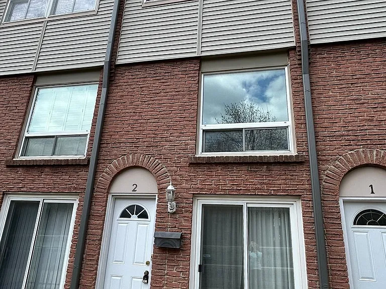 1666 Queen St E #2 — Photo 1