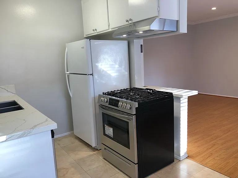 120 Roswell Ave #9 — Photo 11