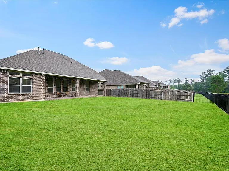 23540 Red Juniper Ln — Photo 35