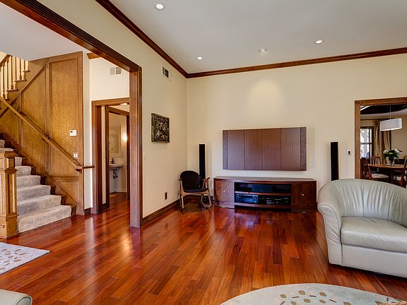 4th image of 421 Los Alamos Dr