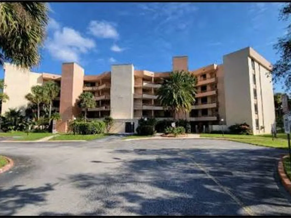 Fairway Views - 8740 NW 40 St Coral Springs, FL 33065