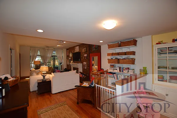 Rented by City Stop Realty | media 25