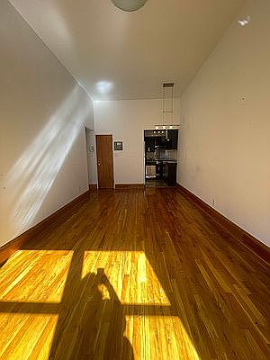 5th image of 17 W 74th St APT 4A