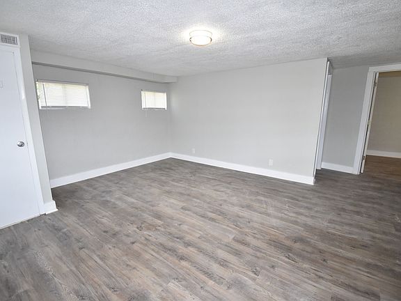 3rd image of 1621 Golf Club Ln APT B