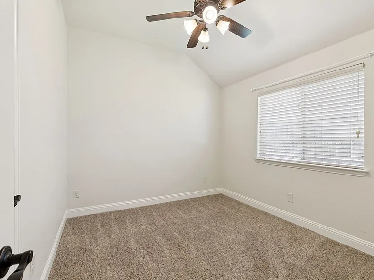 512 Eastbrook Dr — Photo 23