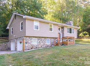 12 Mid Court Dr, Asheville, NC 28804