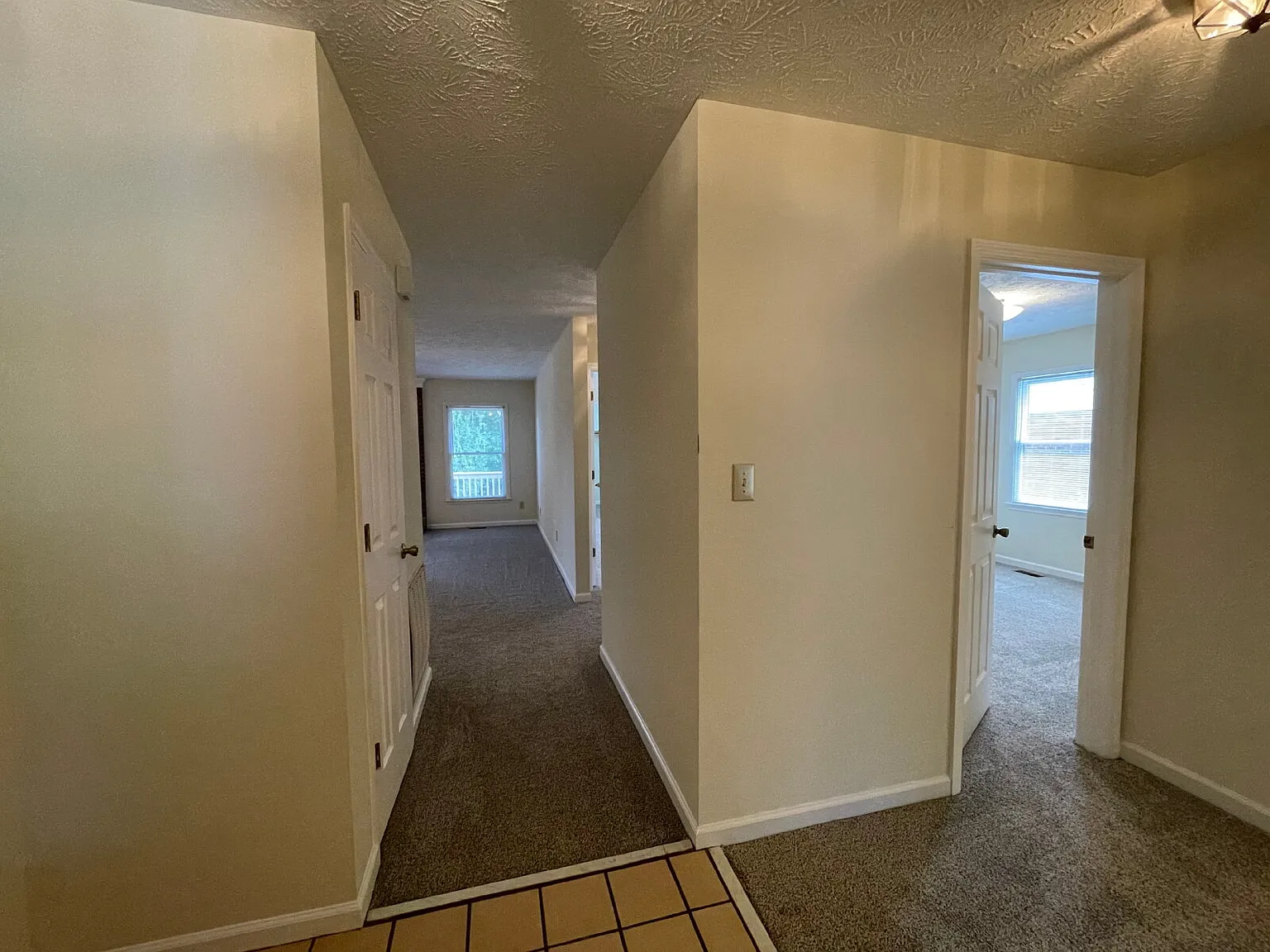 3 bed, 2.0 bath, 1582 sqft, $1,600 — Photo 2