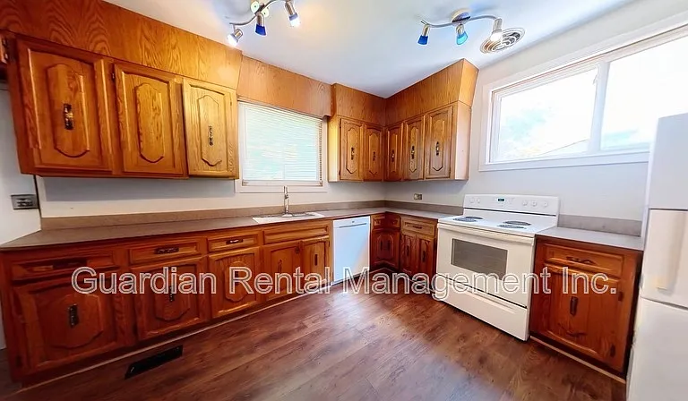 92 Algoma St N #2 — Photo 1