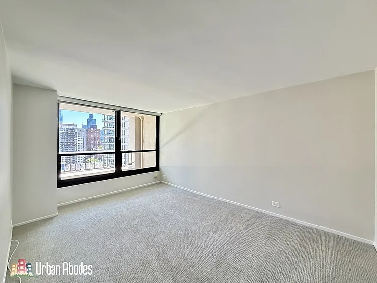 1030 N State St #12K — Photo 16