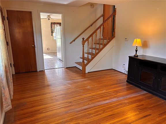 5th image of 427 Fetzner Rd