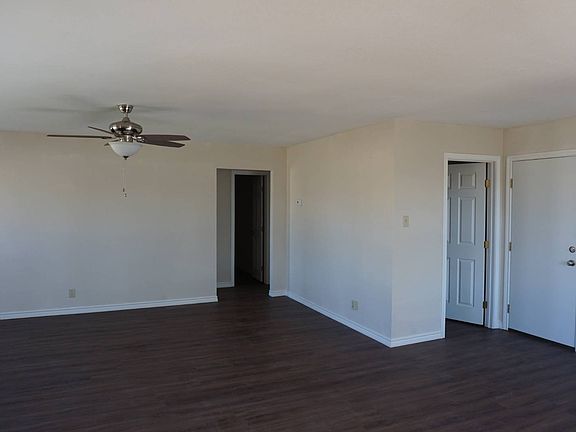 4th image of 1915 Mistletoe Dr