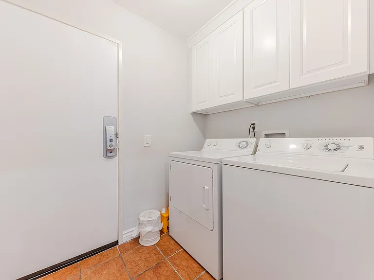 628 E Walnut St — Photo 36