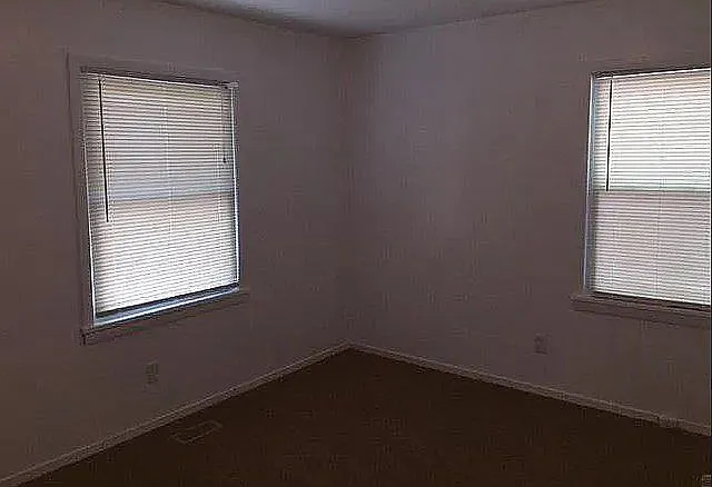807 Bonneville Ter NW photo 1