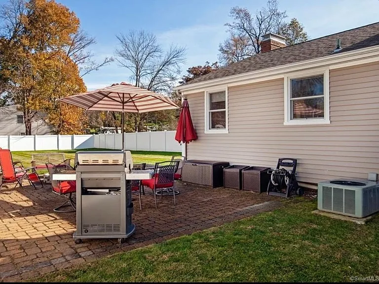 33 Peters Ln — Photo 35