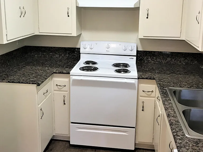 Park Lane Apartments — Photo 7