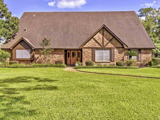 1210 Nottingham Ln, Beaumont, TX 77706