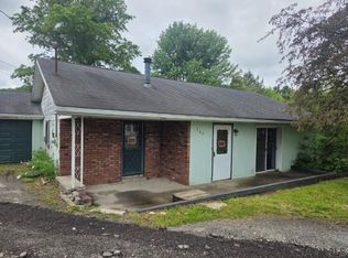 302 Crestview Dr, Acme, PA 15610