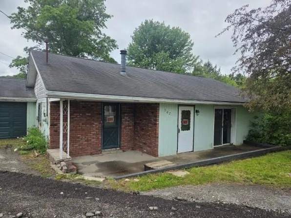 302 Crestview Dr, Acme, PA 15610