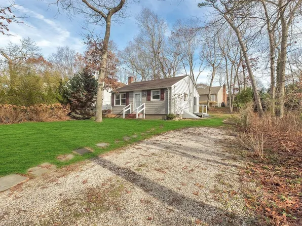 11 Shell Rd, Hampton Bays, NY 11946