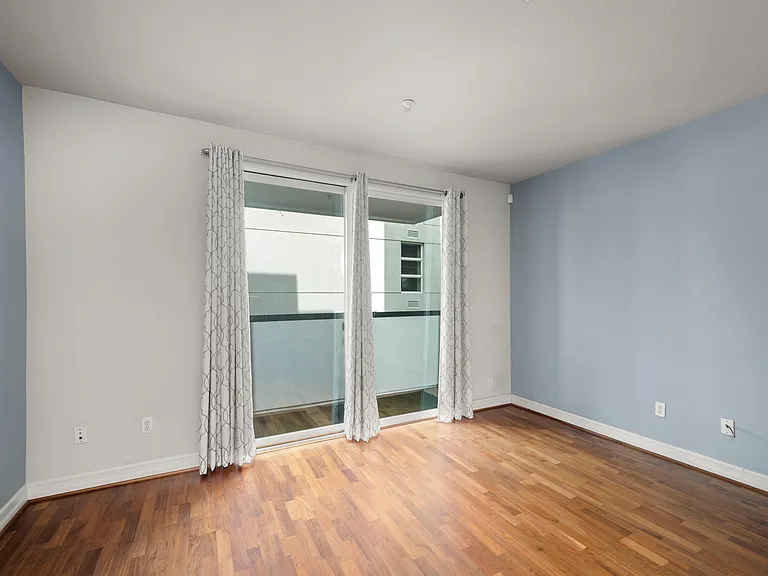 525 11th Ave #1301 — Photo 6