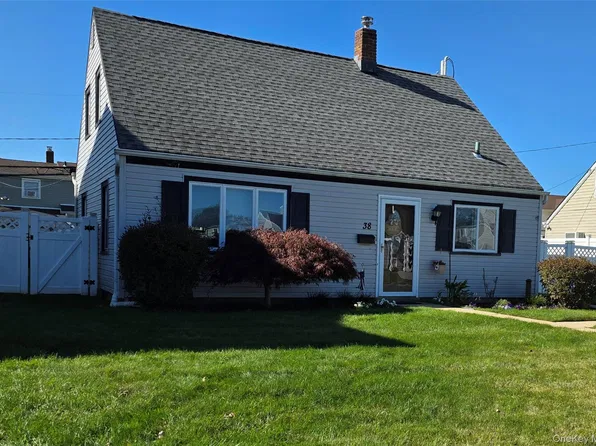38 Anvil Lane, Levittown, NY 11756
