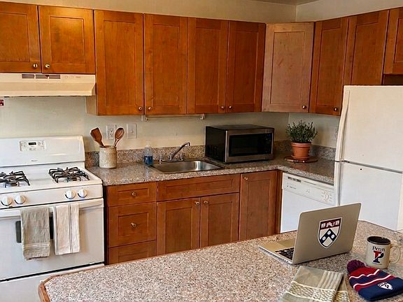 2nd image of 301 S 40th St