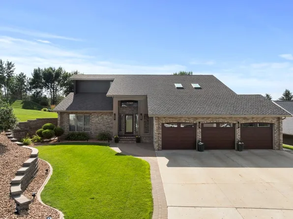 1408 12th St SW, Minot, ND 58701