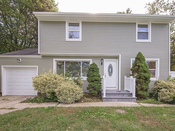3rd image of 17 Marsha Ln