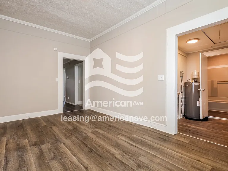 676019_005_living_room_12887757.jpg