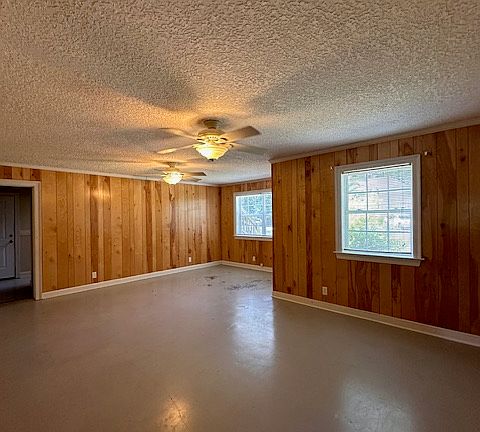 4th image of 135 Palmera Ln