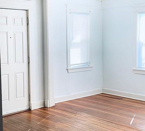 2nd image of 4062 Oak St