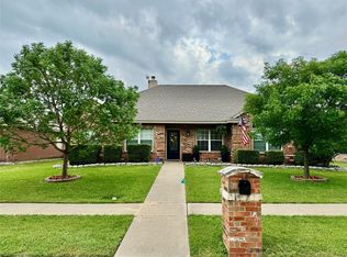 206 Red Wolf Ln, Red Oak, TX 75154
