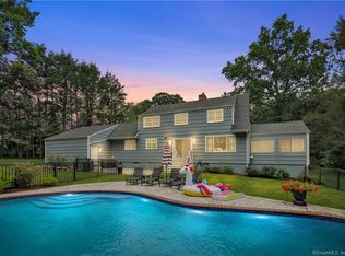 24 Redcoat Rd, Norwalk, CT 06850