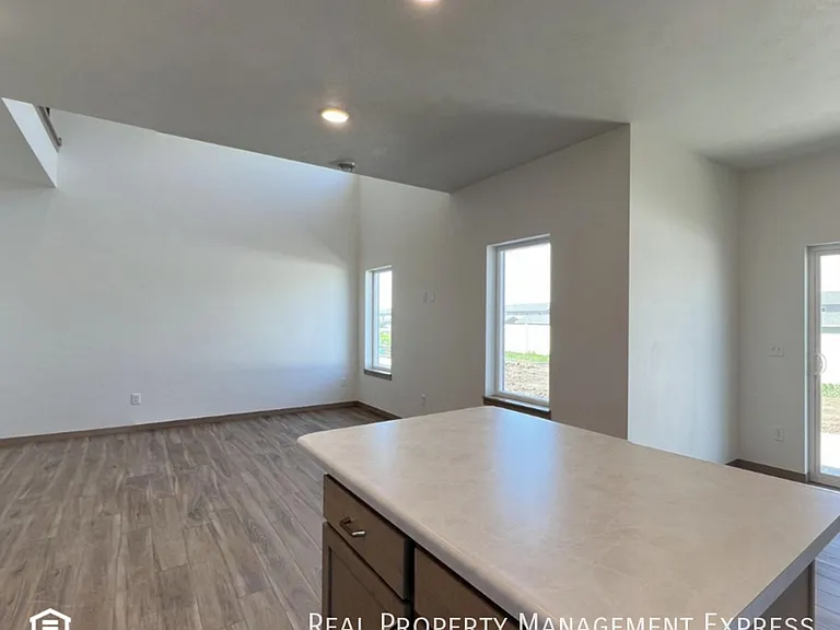9006 W Jerald Pl — Photo 7