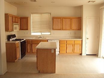 4th image of 1336 Angel Falls St
