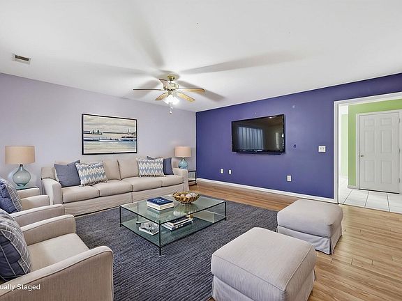 3rd image of 207 Abbeywood Dr
