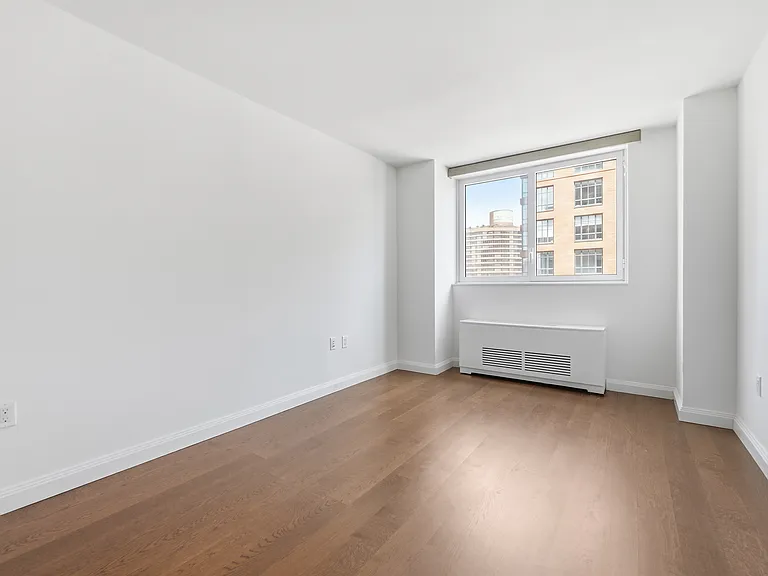 200 E 94th St #1715 — Photo 8