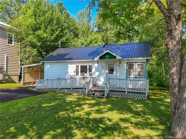 35 1st Ave, McAdam, NB E6J 1S3